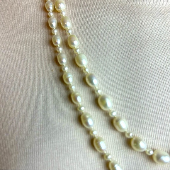 Vintage faux pearl double strand necklace. Please see photos for details. - Picture 2 of 5